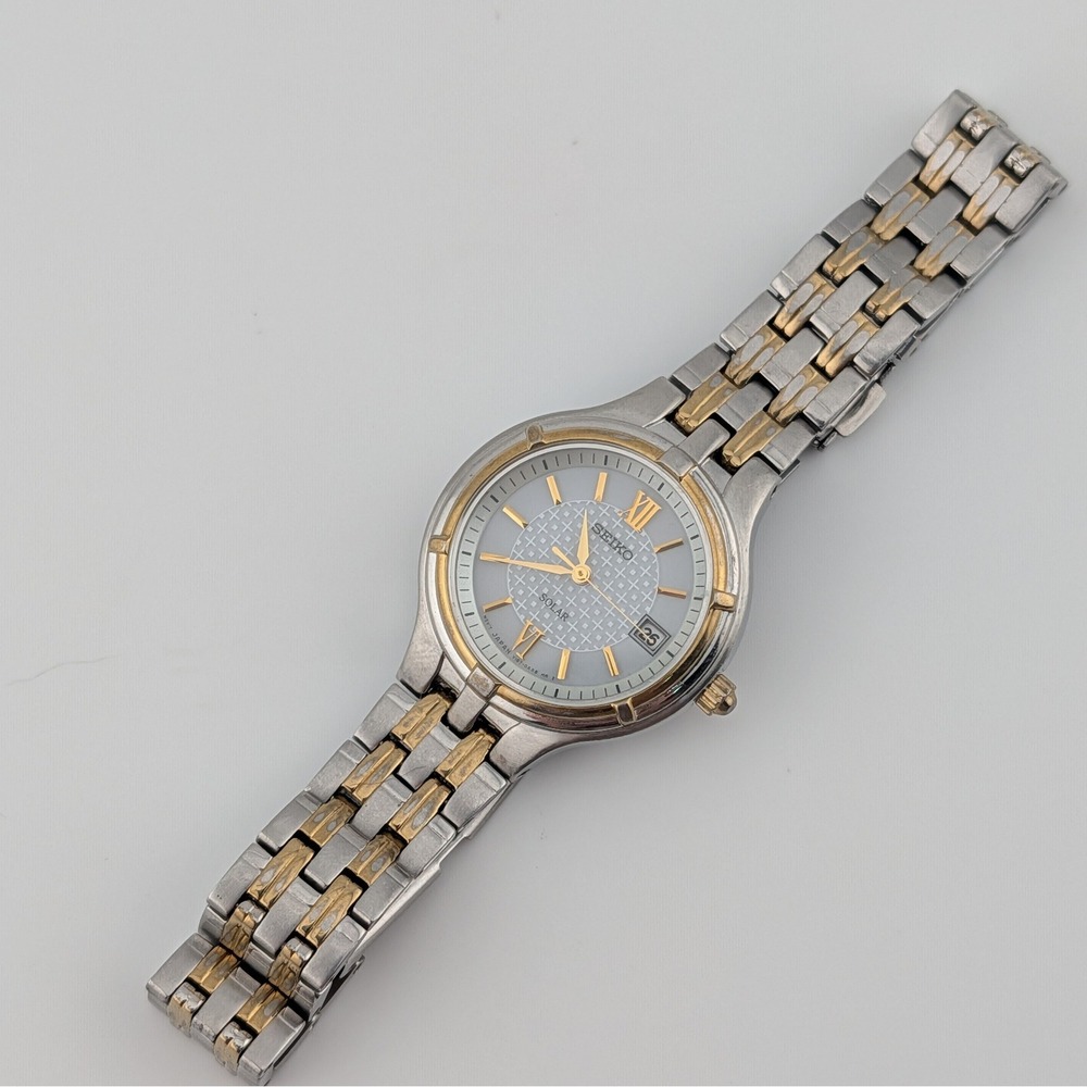 Seiko Solar V187-0AA0 Two Tone Textured Dial Minute Track Watch - Picture 10 of 11